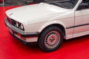 Image 20/38 of BMW 325i (1986)