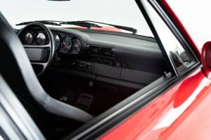 Image 30/40 of Porsche 911 Carrera RS (1992)