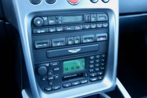 Image 21/50 of Aston Martin V12 Vanquish (2002)