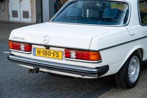 Image 55/62 of Mercedes-Benz 280 CE (1982)