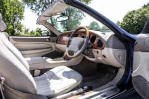 Image 16/36 of Jaguar XK8 4.0 (2001)