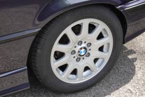 Image 11/21 de BMW 320i (1994)