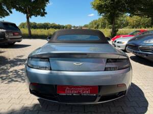 Image 17/43 of Aston Martin V8 Vantage S (2017)