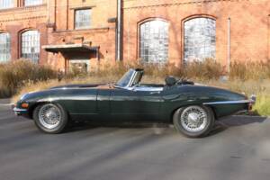 Image 3/21 de Jaguar E-Type (1969)