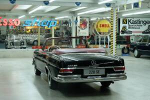 Image 12/50 of Mercedes-Benz 220 SE b (1963)