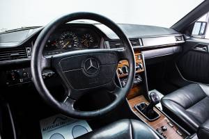 Bild 15/30 von Mercedes-Benz E 280 Unikat (1994)