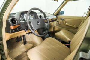 Afbeelding 11/50 van Mercedes-Benz 200 T (1982)