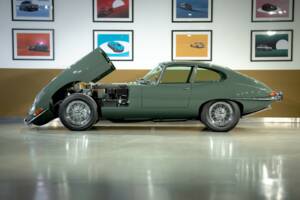Image 31/50 of Jaguar E-Type 4.2 (1966)