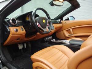 Image 38/99 of Ferrari California (2010)