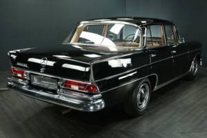 Imagen 2/30 de Mercedes-Benz 300 SE (1961)