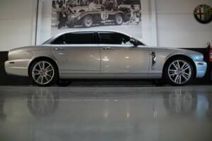 Image 3/50 of Jaguar XJ 8 4.2 (2007)