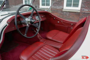 Image 13/24 of Jaguar XK 120 SE OTS (1954)