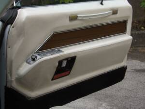 Image 22/50 of Cadillac DeVille Convertible (1969)