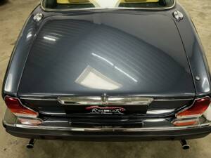 Image 6/22 of Jaguar XJ 12 (1988)