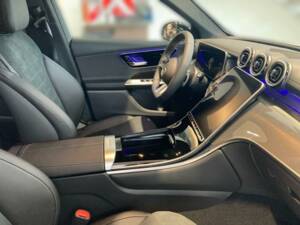 Image 7/10 of Mercedes-Benz GLC 300 4MATIC (2023)