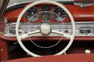Image 15/26 of Mercedes-Benz 300 SL Roadster (1959)