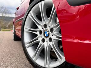 Image 33/57 of BMW 320i (2002)