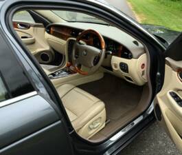 Image 48/50 of Jaguar XJ 8 4.2 (2007)