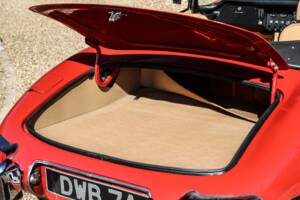 Image 40/41 de Jaguar E-Type (1968)