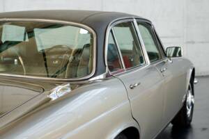 Bild 33/50 von Jaguar XJ 6 L 4.2 (1975)