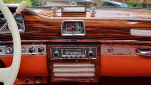 Image 35/39 of Mercedes-Benz 220 SE (1958)