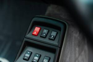 Image 32/68 of Porsche 911 Carrera (1997)
