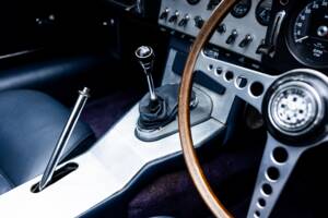 Image 21/46 de Jaguar E-Type "Lightweight" (1963)