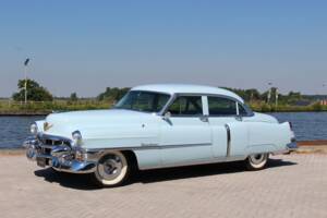 Image 3/43 of Cadillac 62 Sedan (1953)