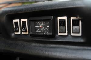 Image 20/26 of Peugeot 504 Convertible (1974)