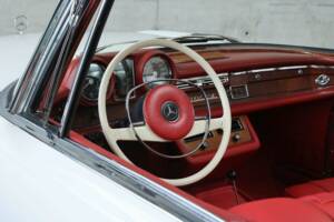 Image 28/50 of Mercedes-Benz 280 SE 3,5 (1969)