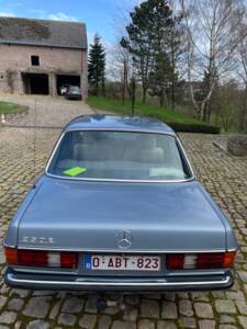Image 6/23 of Mercedes-Benz 230 E (1984)