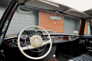 Immagine 53/84 di Mercedes-Benz 280 SE 3,5 (1970)