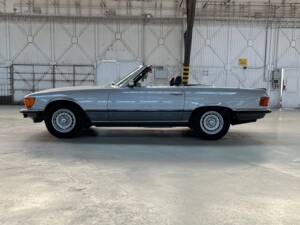 Immagine 6/52 di Mercedes-Benz 500 SL (1984)