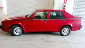 Image 13/51 of Alfa Romeo 75 1.8 Turbo (1991)