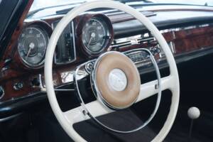 Image 16/49 of Mercedes-Benz 220 SE b (1962)