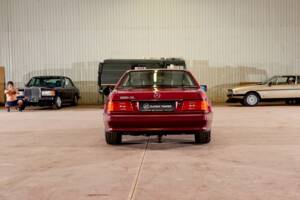 Image 8/43 of Mercedes-Benz 500 SL (1992)