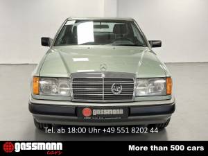 Image 2/15 of Mercedes-Benz 230 CE (1987)