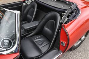 Image 30/41 de Jaguar E-Type 3.8 (1964)