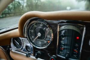 Image 21/28 of Mercedes-Benz 280 SL (1971)
