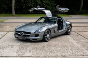 Image 2/32 of Mercedes-Benz SLS AMG (2011)