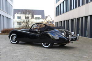 Image 37/40 de Jaguar XK 120 DHC (1953)