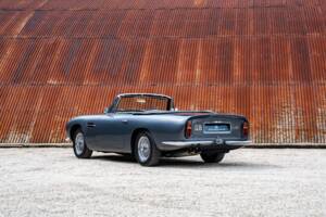 Image 2/6 of Aston Martin DB 6 Volante (1967)