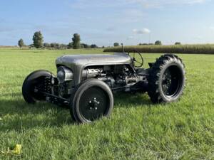 Image 7/8 of Lamborghini Centenario (1962)