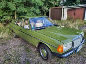 Bild 1/13 von Mercedes-Benz 200 (1980)