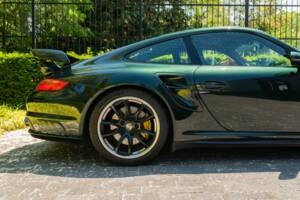 Bild 9/37 von Porsche 911 GT2 (2008)