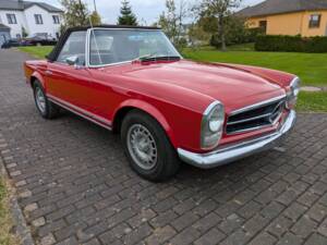 Image 2/18 of Mercedes-Benz 250 SL (1967)