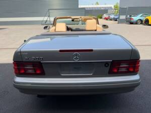 Image 4/23 of Mercedes-Benz SL 500 (1998)