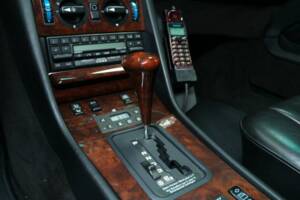 Immagine 27/50 di Mercedes-Benz 560 SEC (1990)