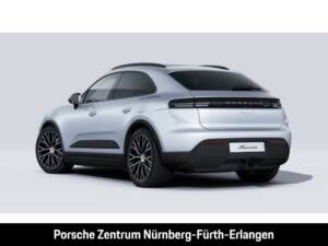 Image 3/13 of Porsche Macan 4 (2025)