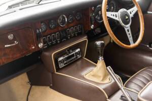 Immagine 25/50 di Jaguar Type E V12 (1973)